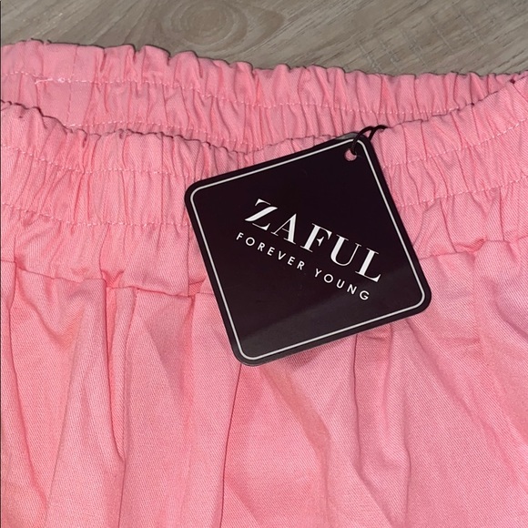 PINK JOGGERS WITH BUCKLE ACCESSORY ON THE SIDES💖 - Picture 2 of 3